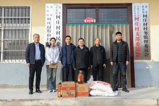 安彩高科到“第一書記”駐村點(diǎn)開展重陽(yáng)節(jié)慰問(wèn)活動(dòng)