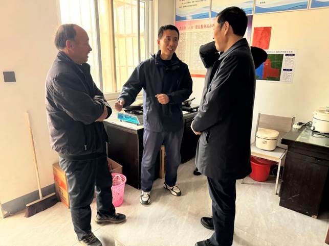 安彩高科到滑縣焦虎鎮(zhèn)何莊村開(kāi)展駐村幫扶慰問(wèn)活動(dòng)